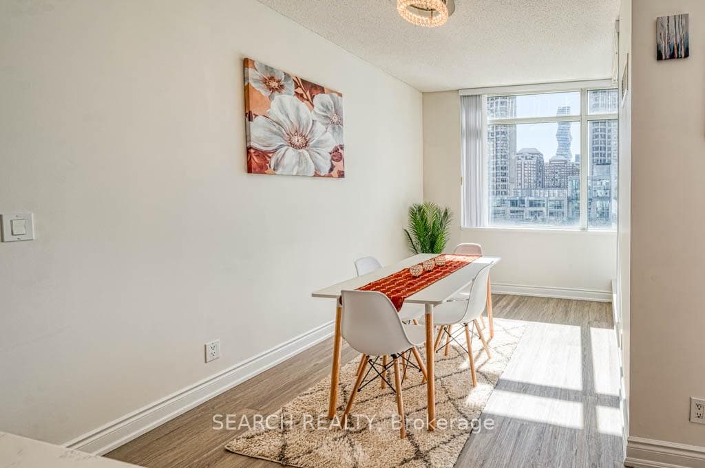 220 Burnhamthorpe Road Unit 908 photo 13