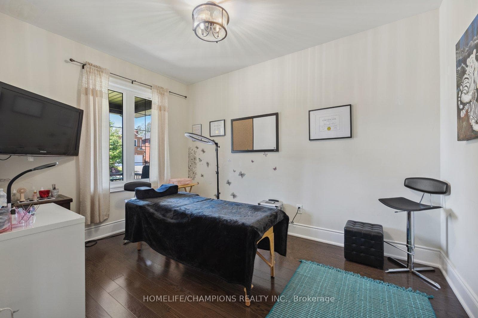 1610 Sandhurst Crescent photo 14