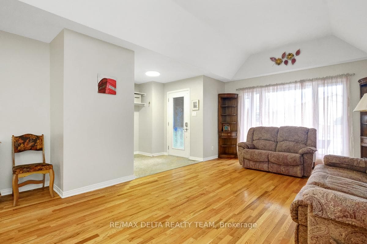 1666 Sunview Drive photo 5