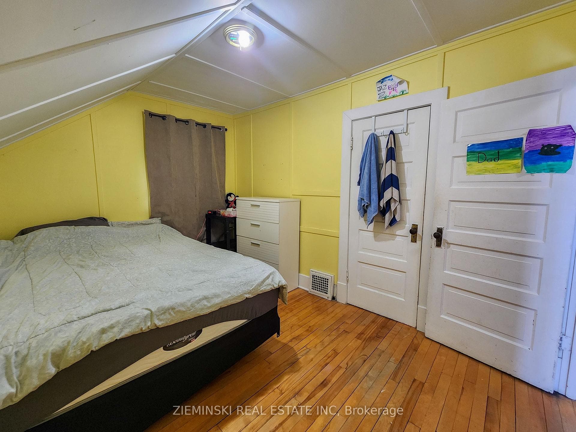 129 Essex Avenue photo 19