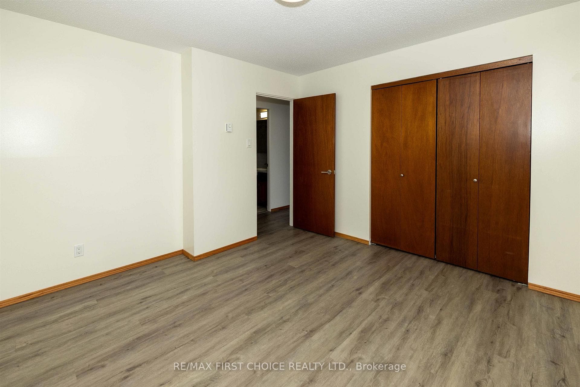 641 Catherine Street photo 13