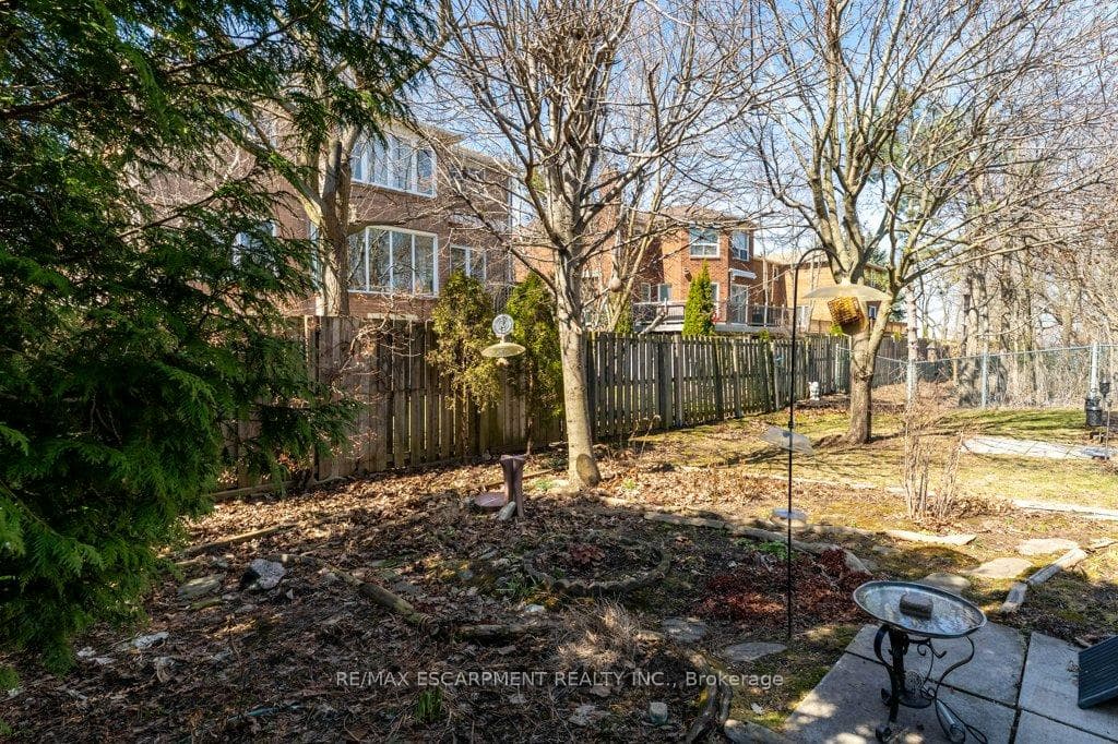 68 Morrison Crescent photo 44