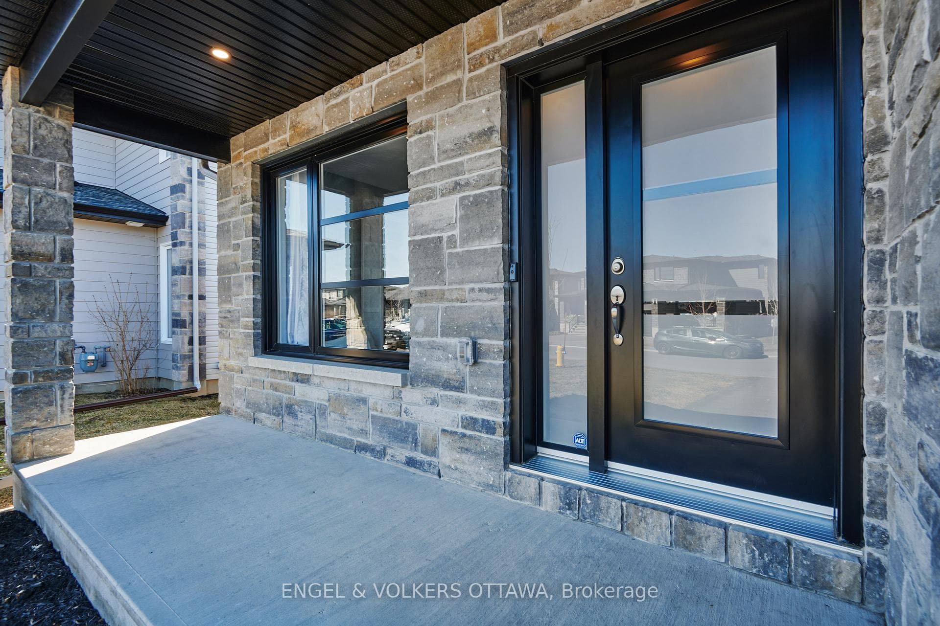 283 Moisson Street photo 2