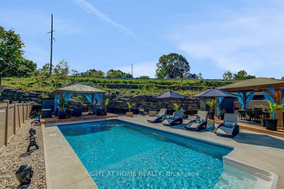 780 Keinouche Place photo 2