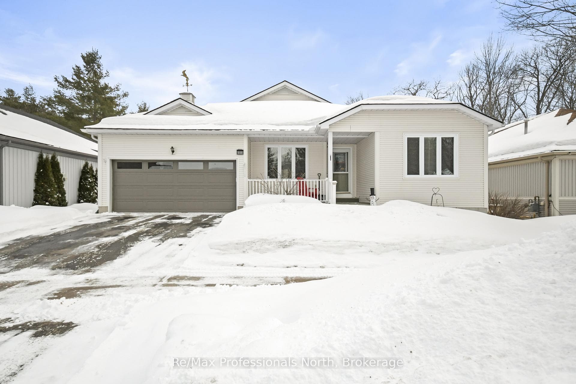 111 Pineridge Gate photo 2