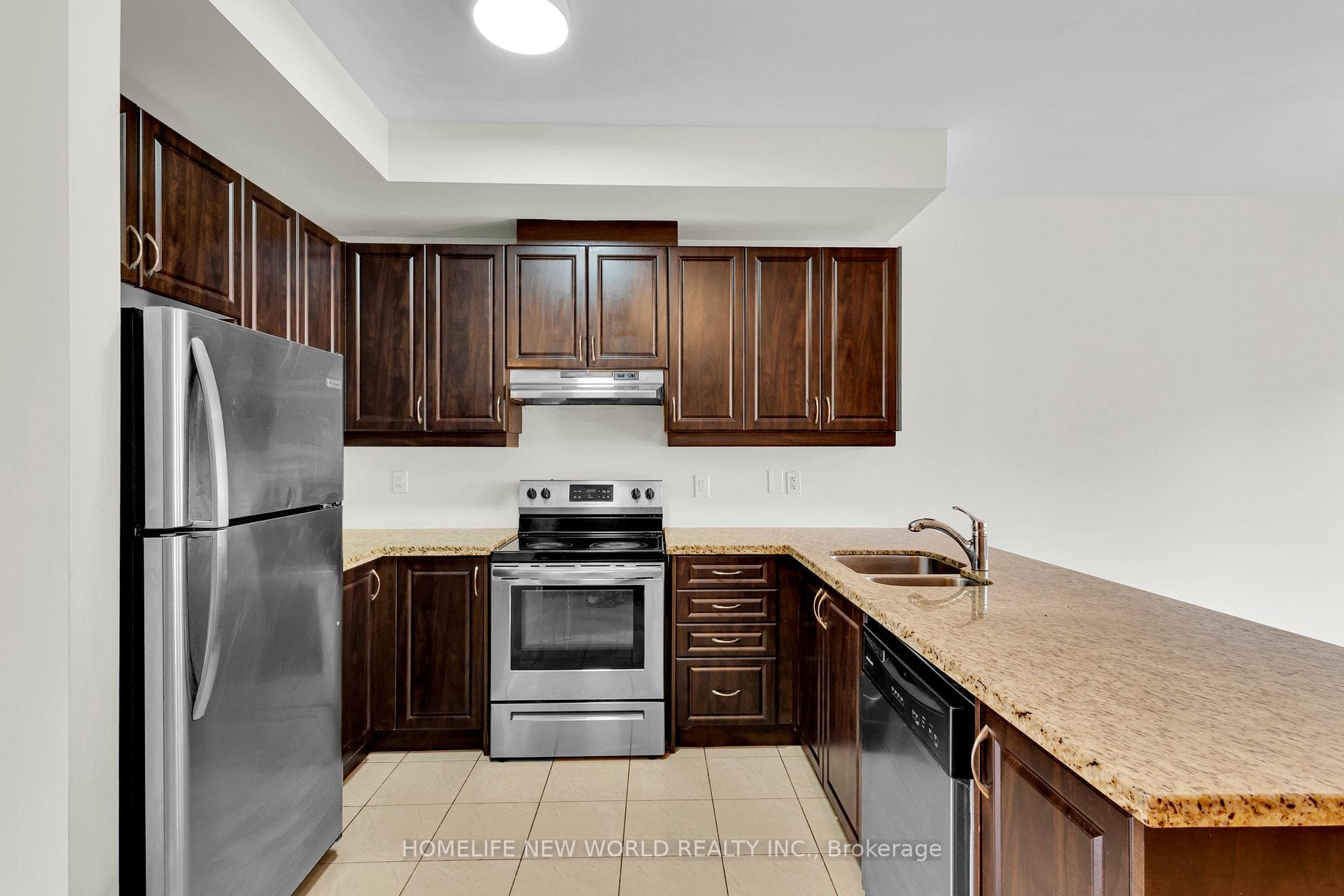 8 Shiff Crescent photo 12