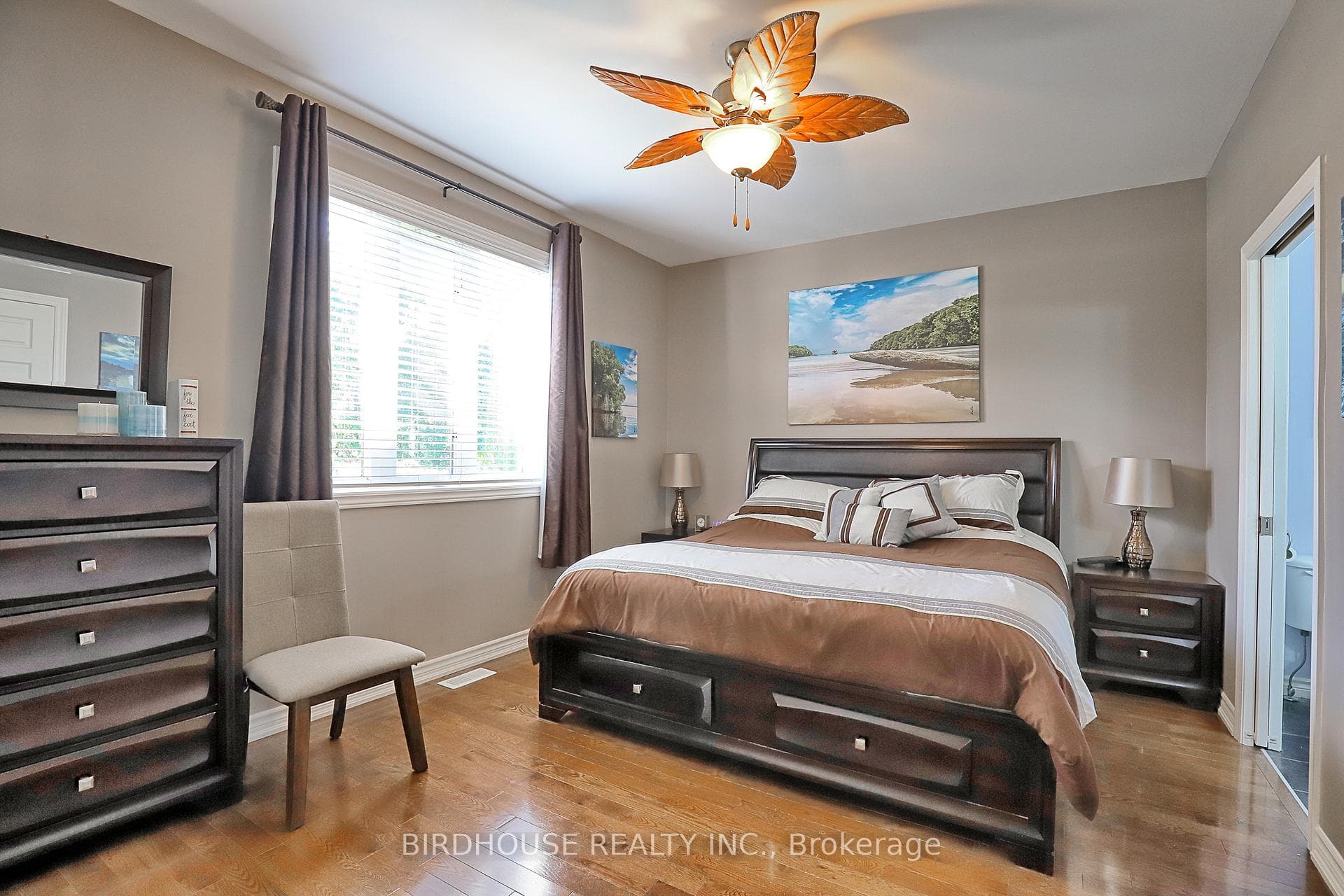 21 ELLIS Crescent photo 18