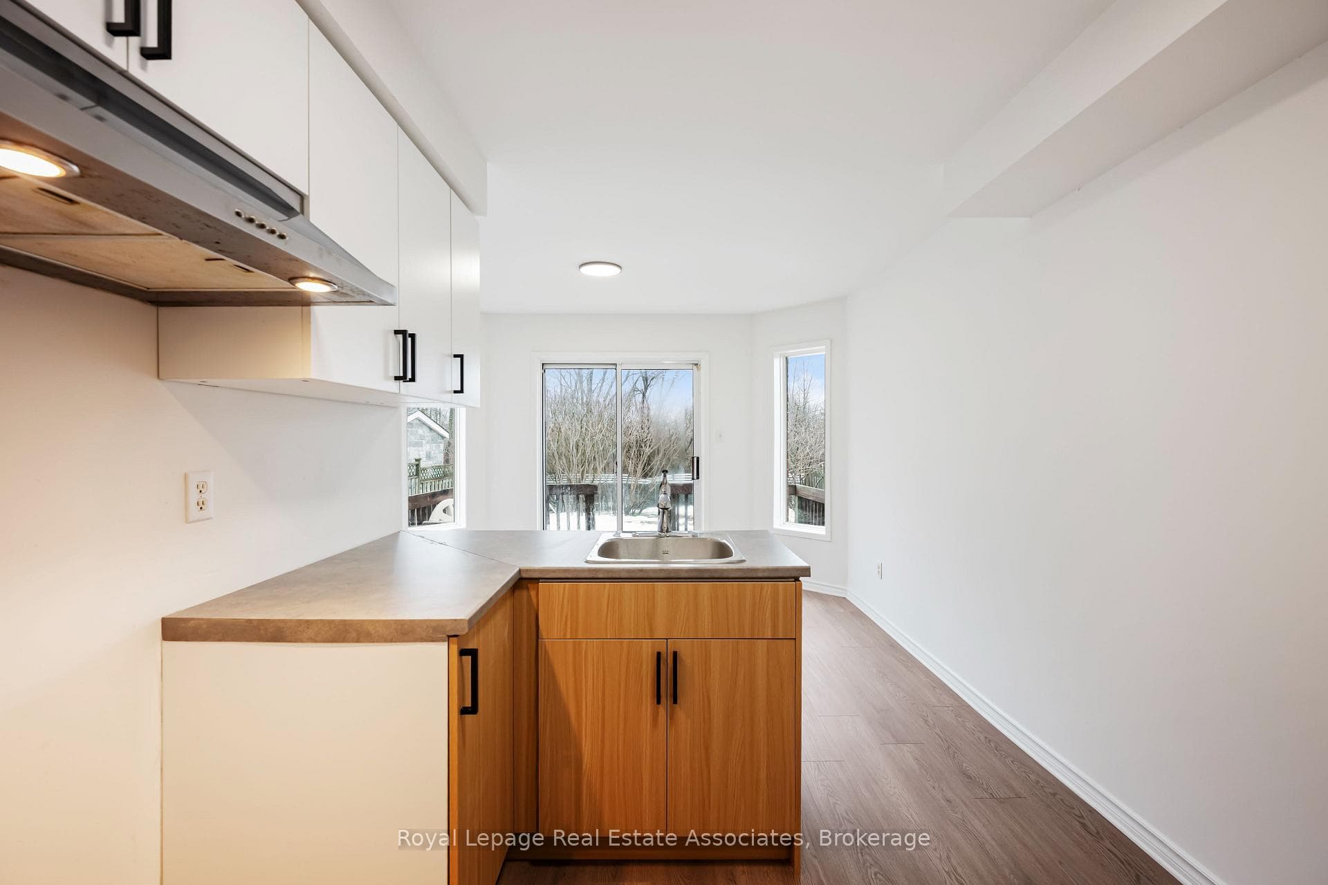 1101 Corrie Street photo 22