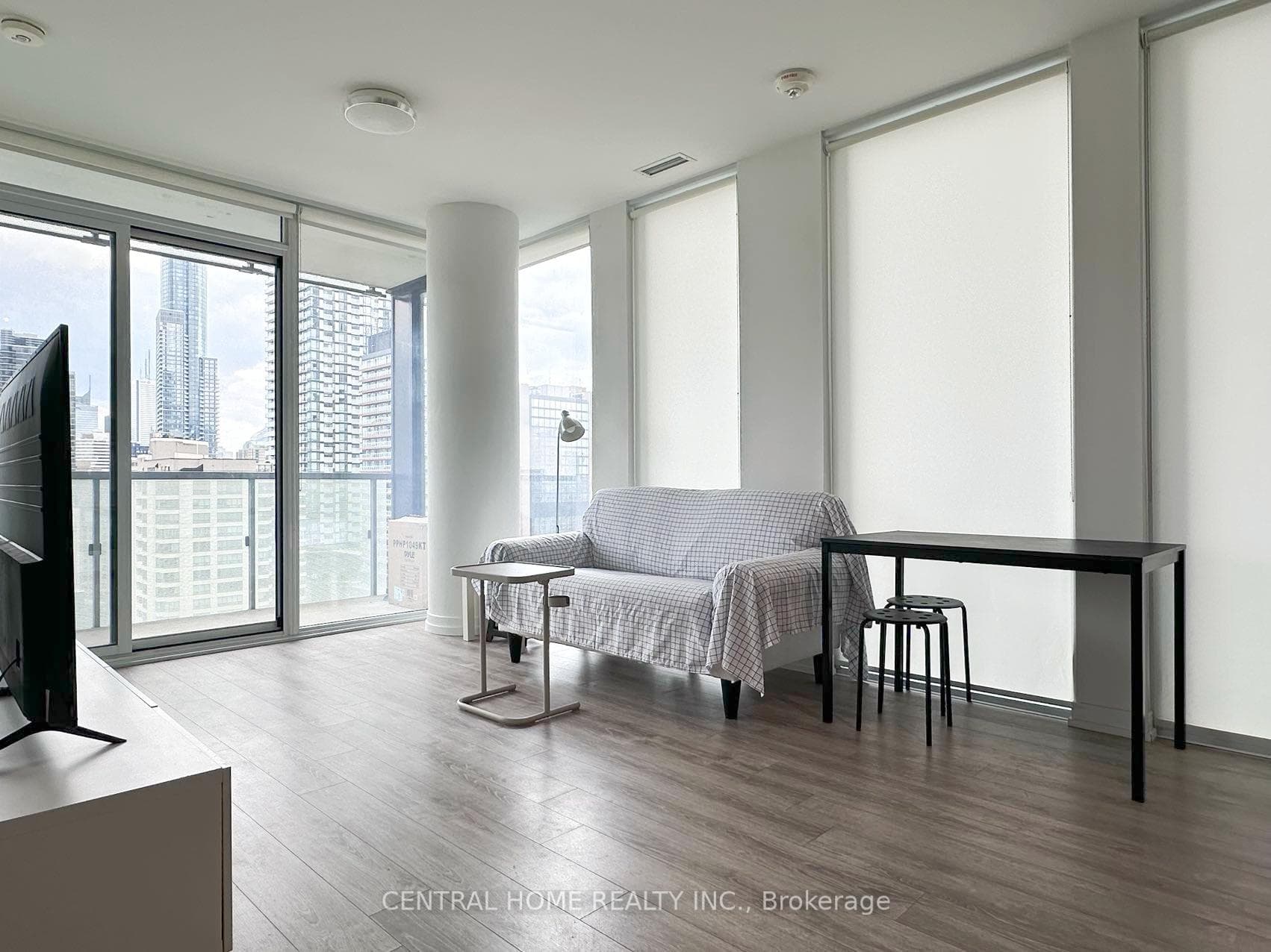 28 Wellesley Street Unit 1602 photo 4