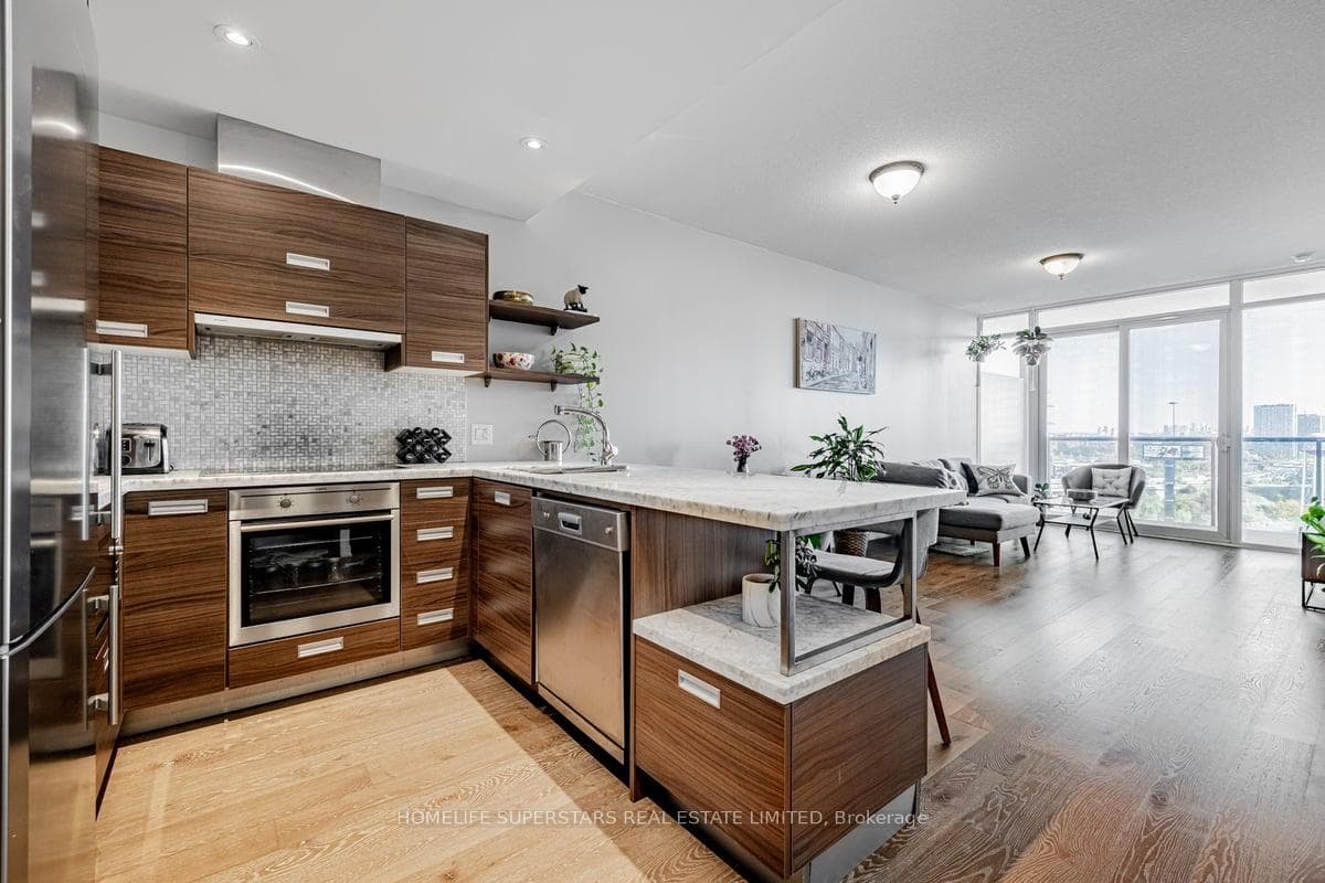 90 Park Lawn Road Unit 1509 photo 3
