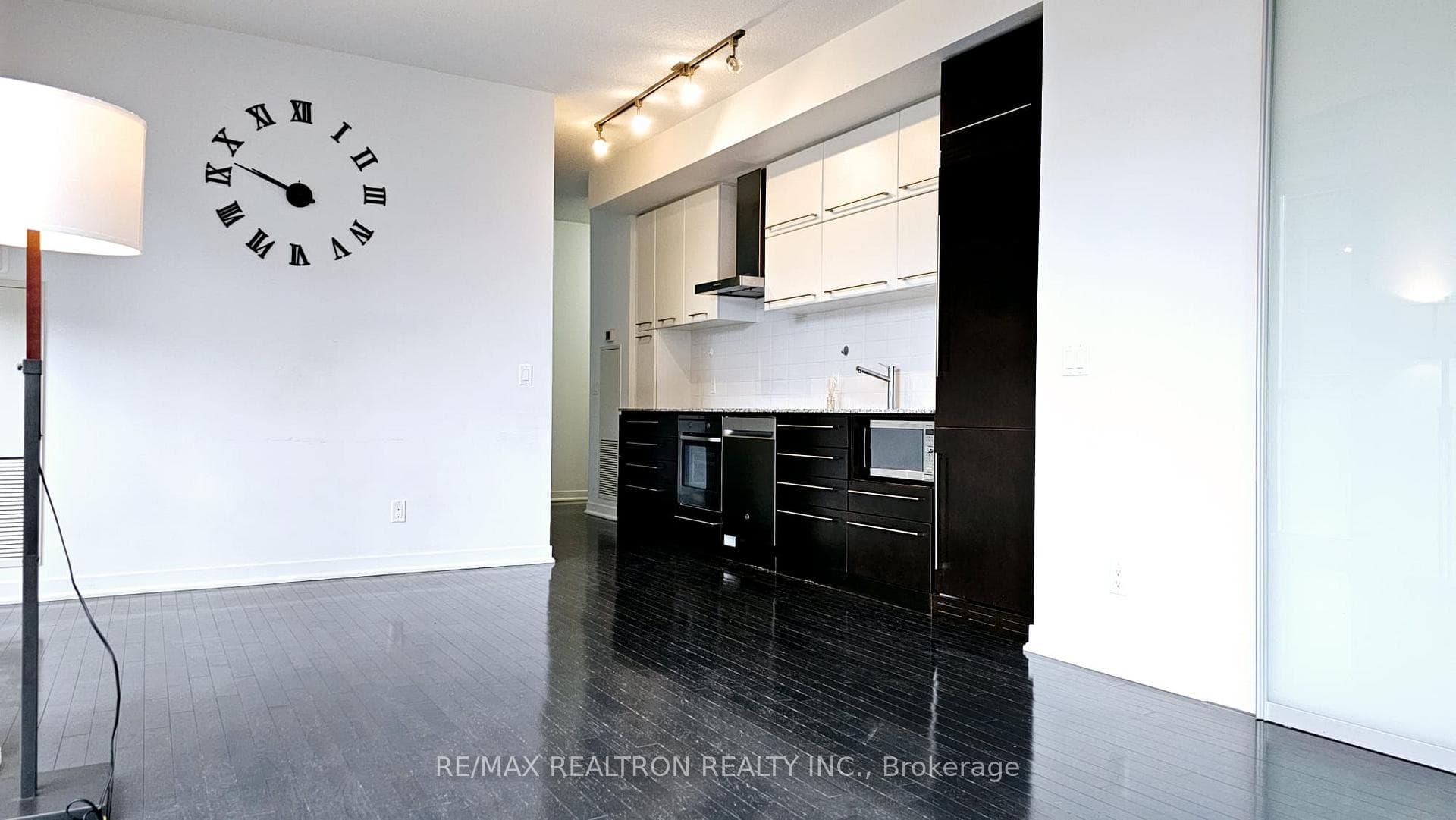 770 Bay Street Unit 712 photo 13