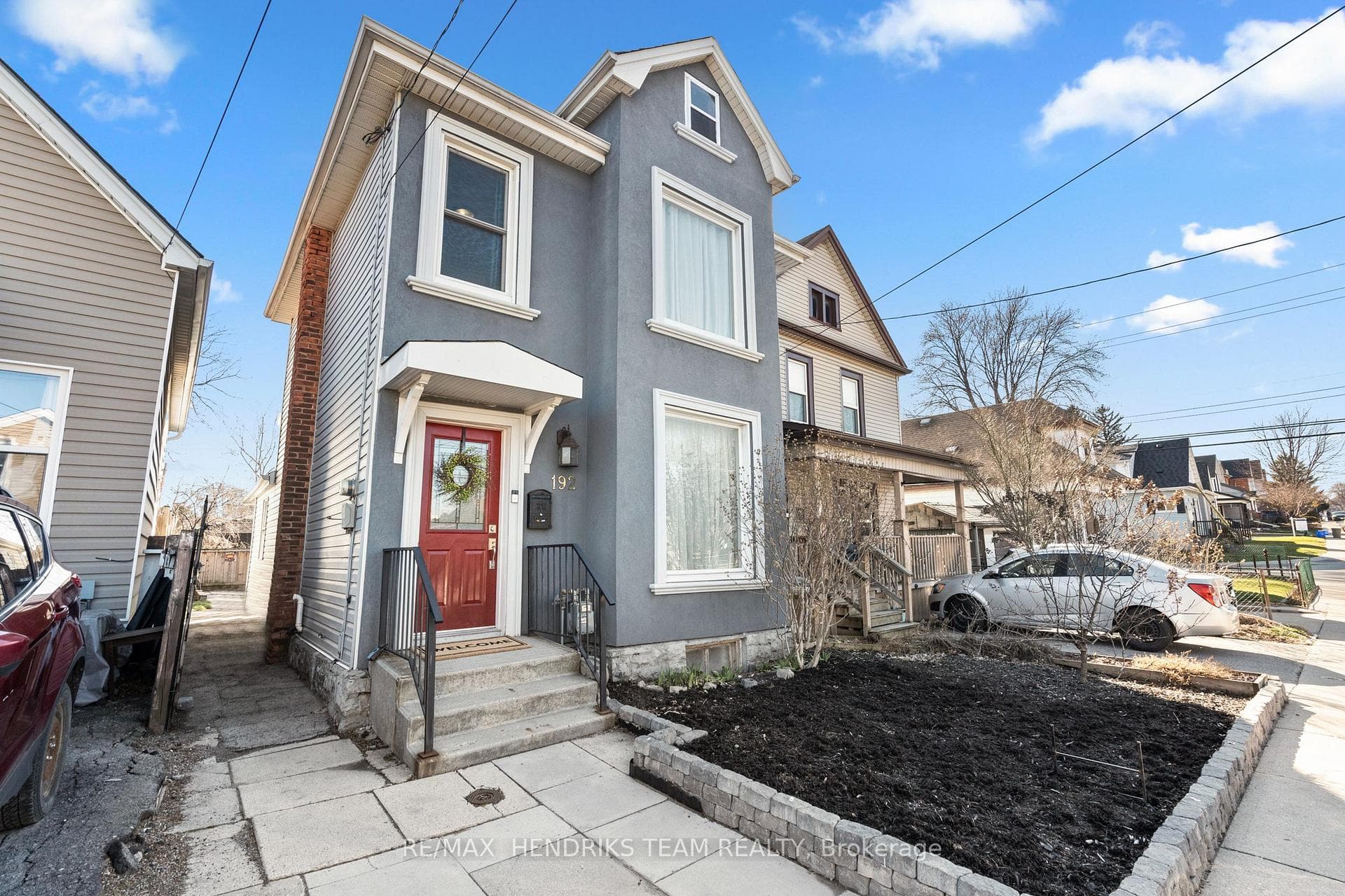 192 Wood Street photo 2