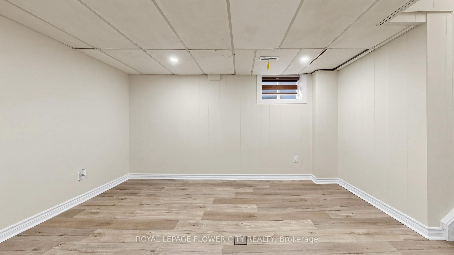 307 Royal Salisbury Way photo 35