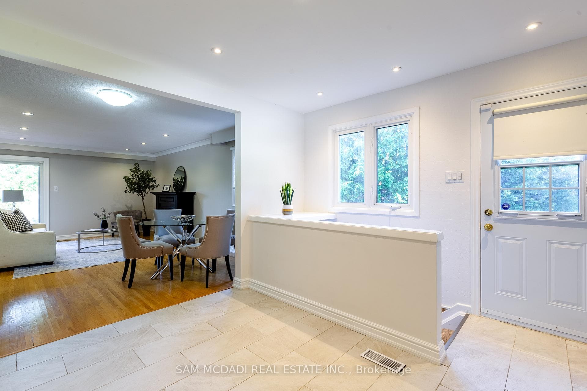 2292 Belfast Crescent photo 6