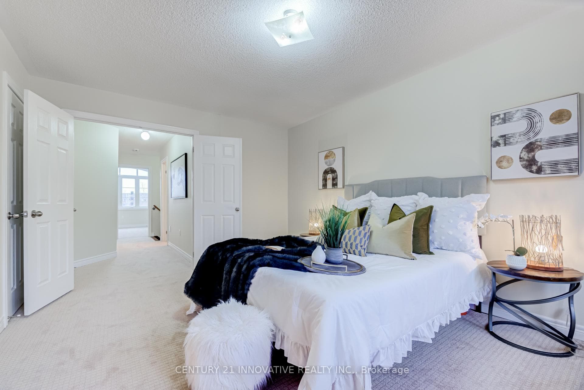 875 Transom Crescent photo 16