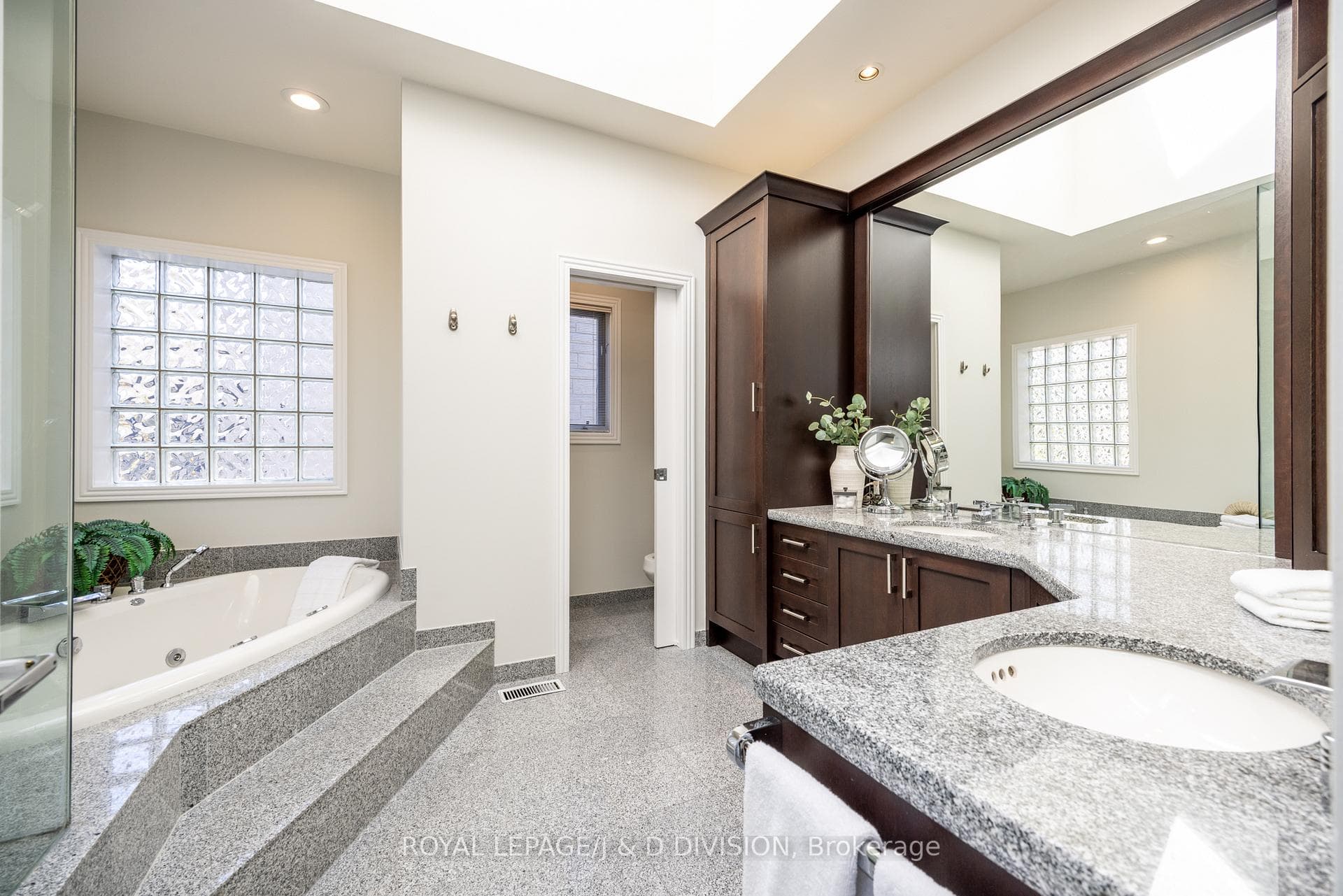 42 Munro Boulevard photo 16