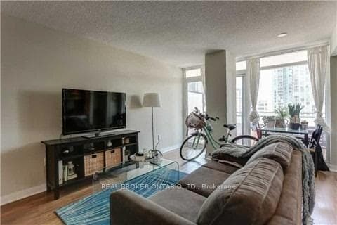 4K Spadina Avenue Unit 810 photo 6