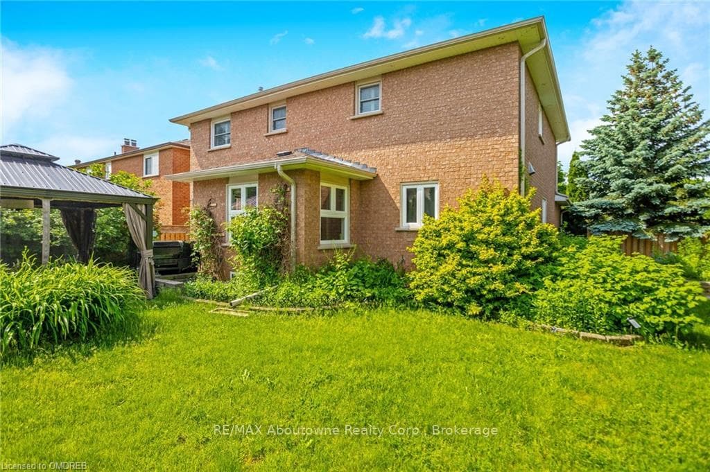 2235 GRENVILLE Drive photo 46