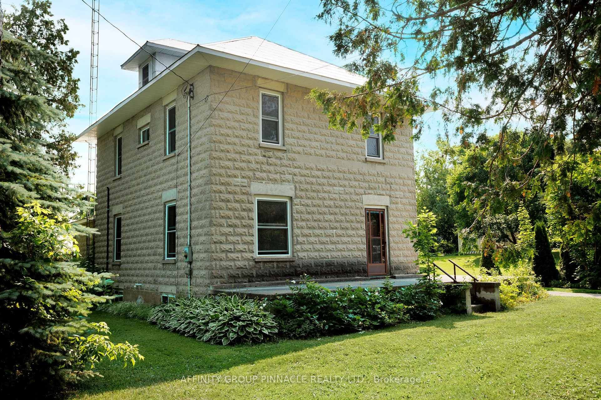 1850 Victoria Road photo 2