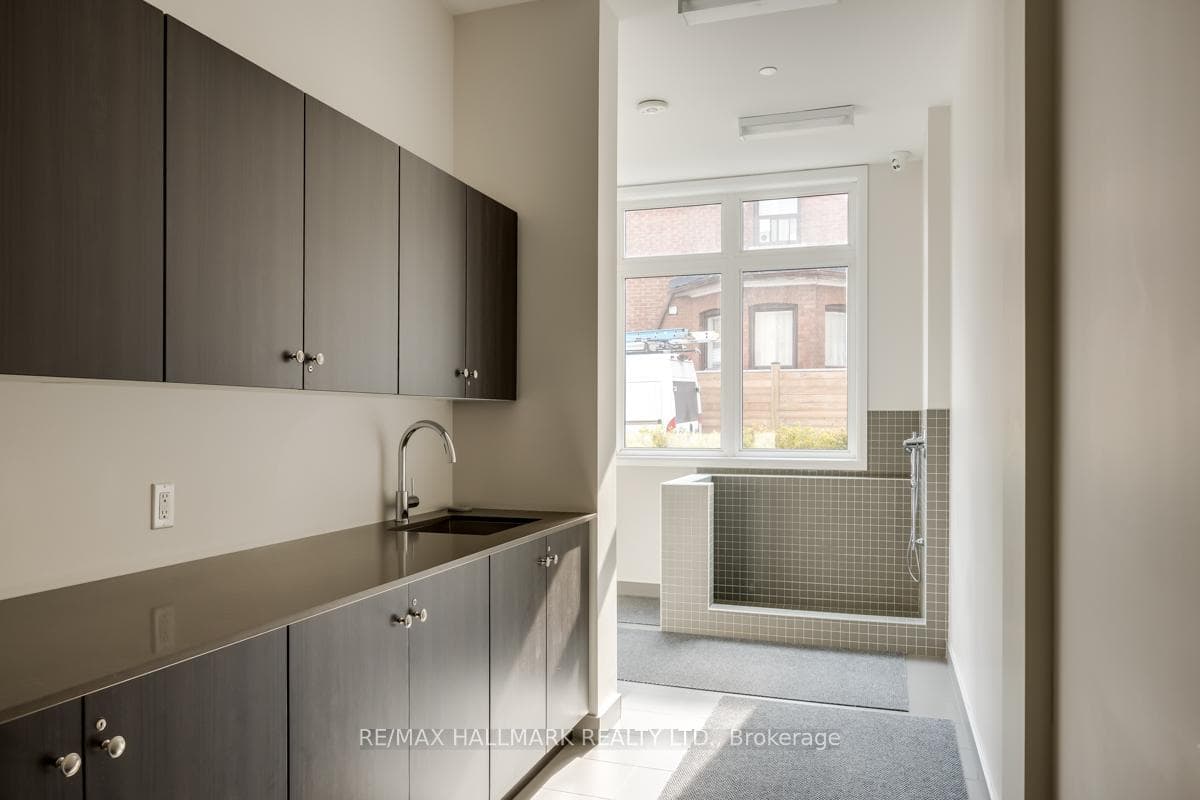 385 Osler Street Unit 306 photo 22