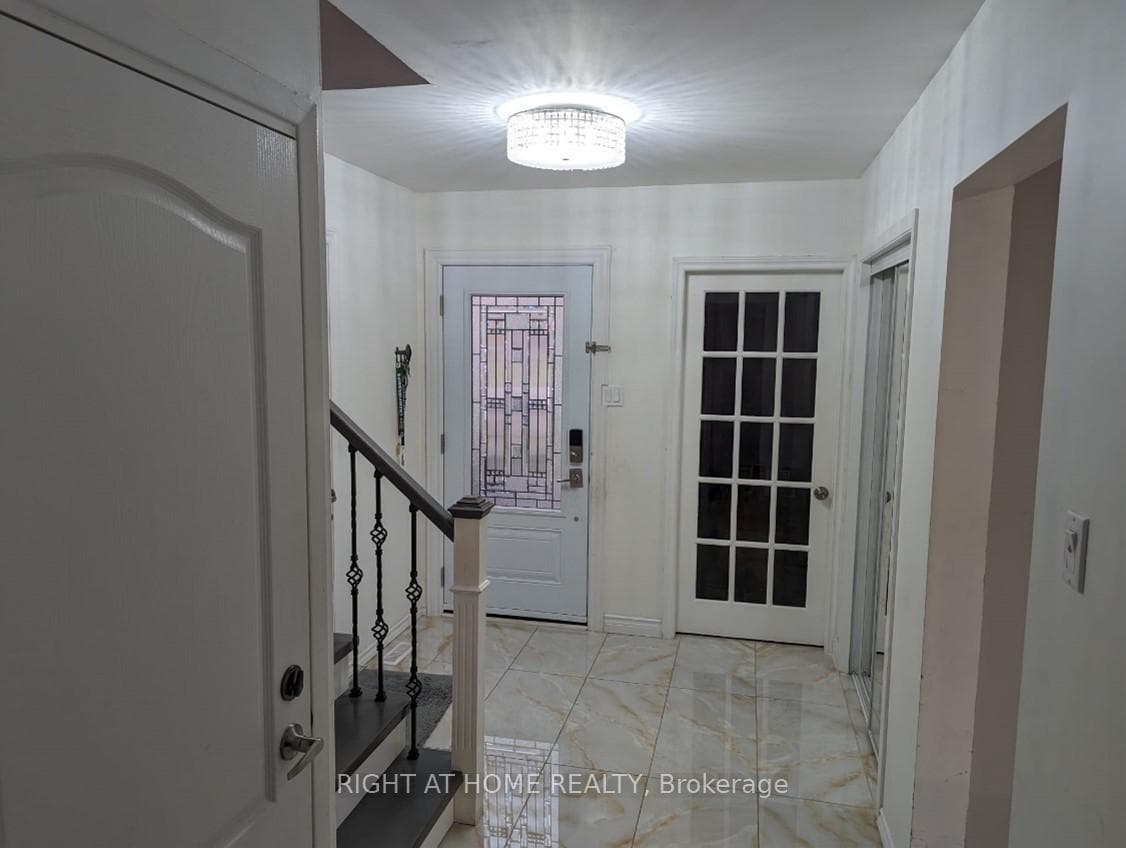 148 Sexton Crescent photo 6