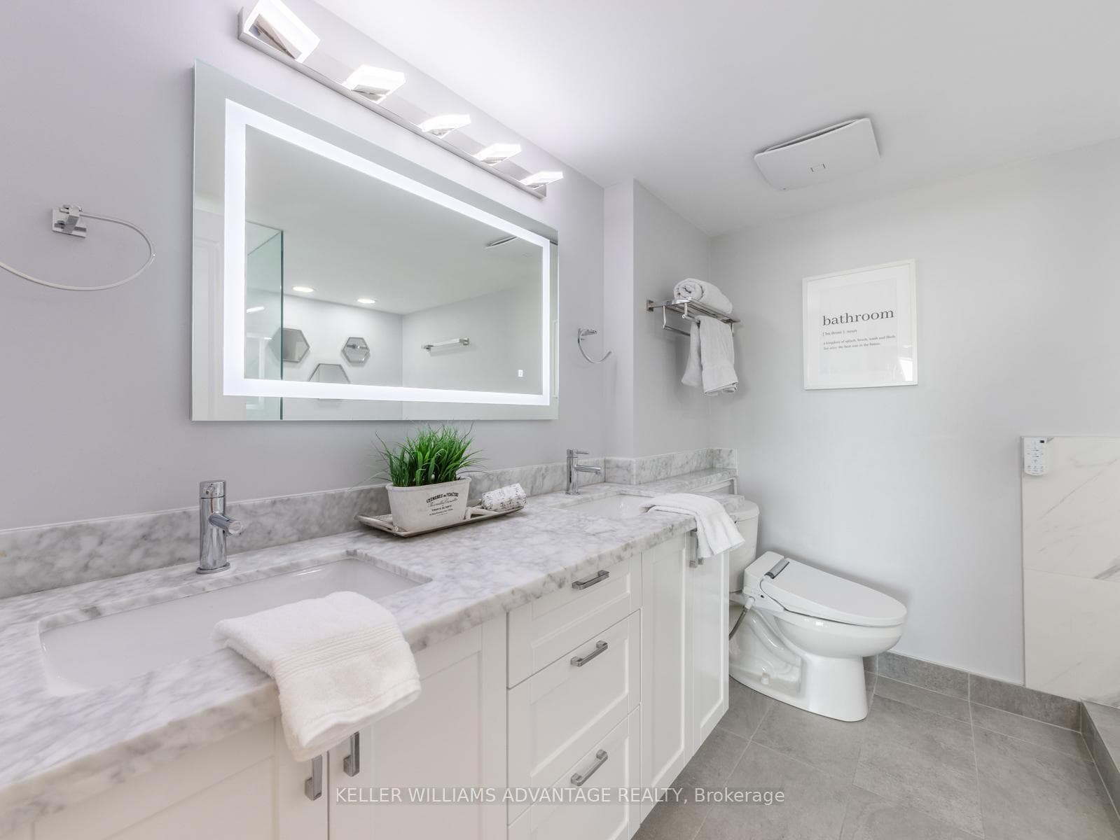 1733 Queen Street Unit 424 photo 22