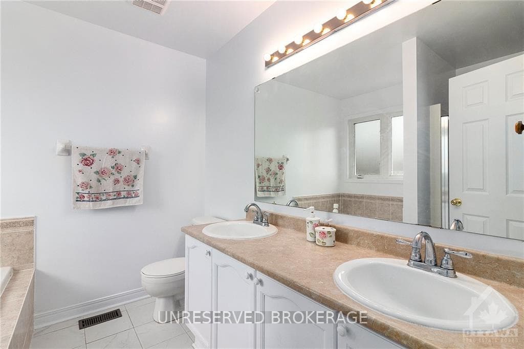 5 UPMINSTER Way photo 20