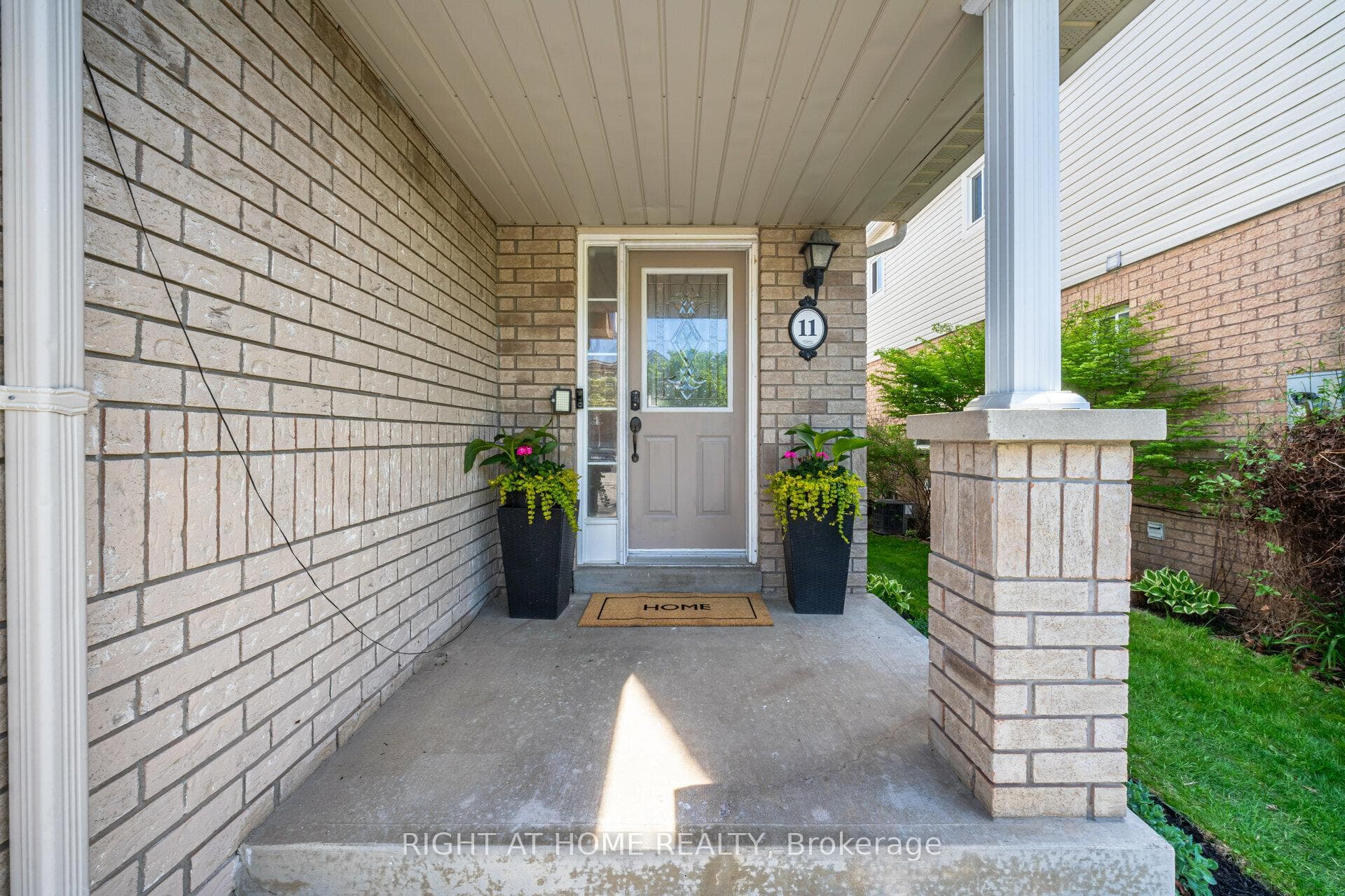 11 Catkins Crescent photo 3