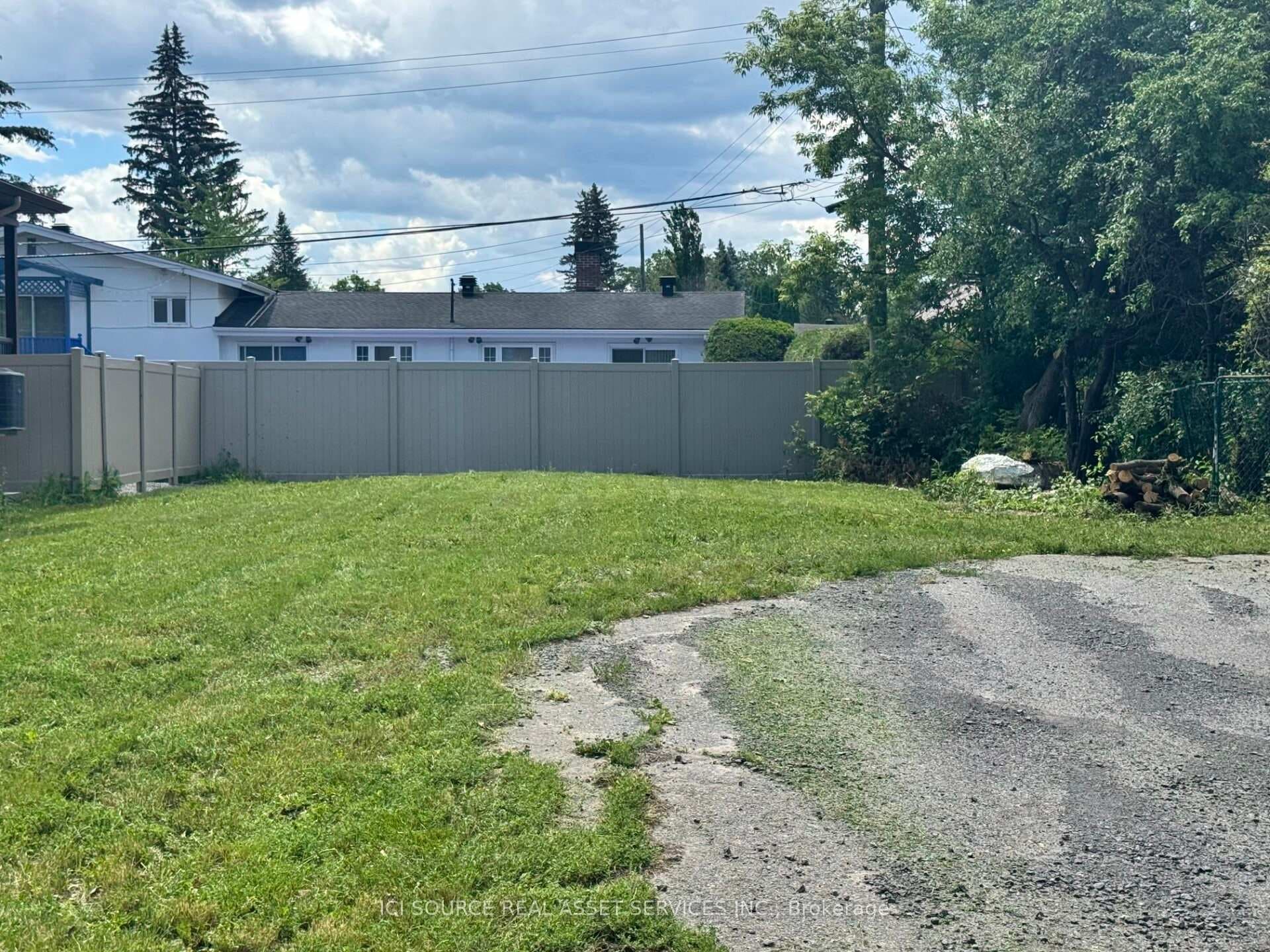 410 Smyth Road photo 4