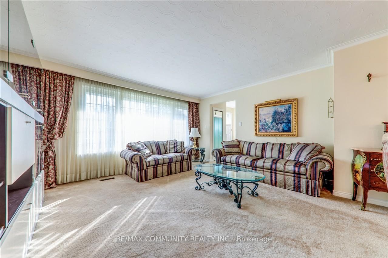 40 Aspendale Drive photo 9