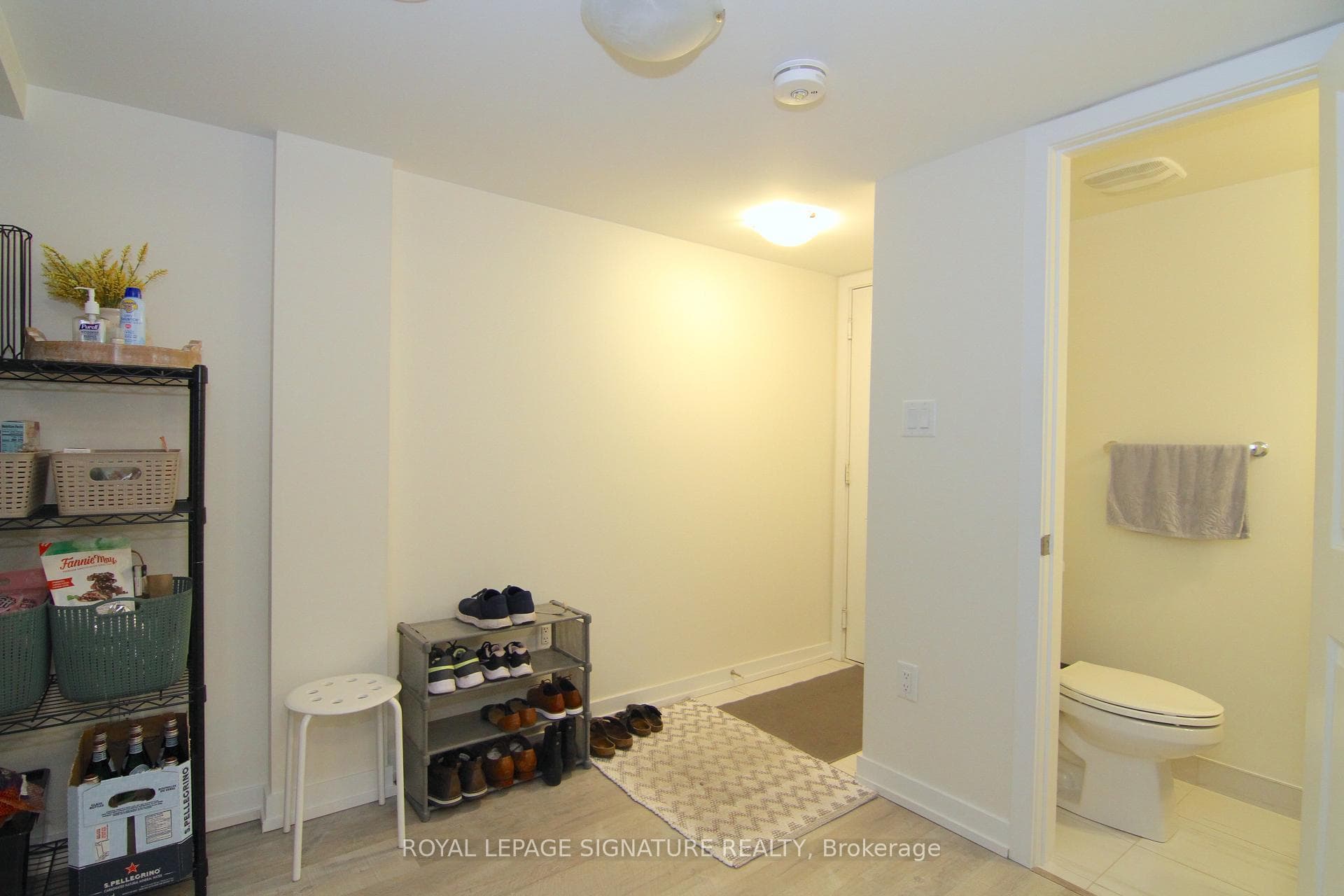 Basement w/ 2-pc bathroom