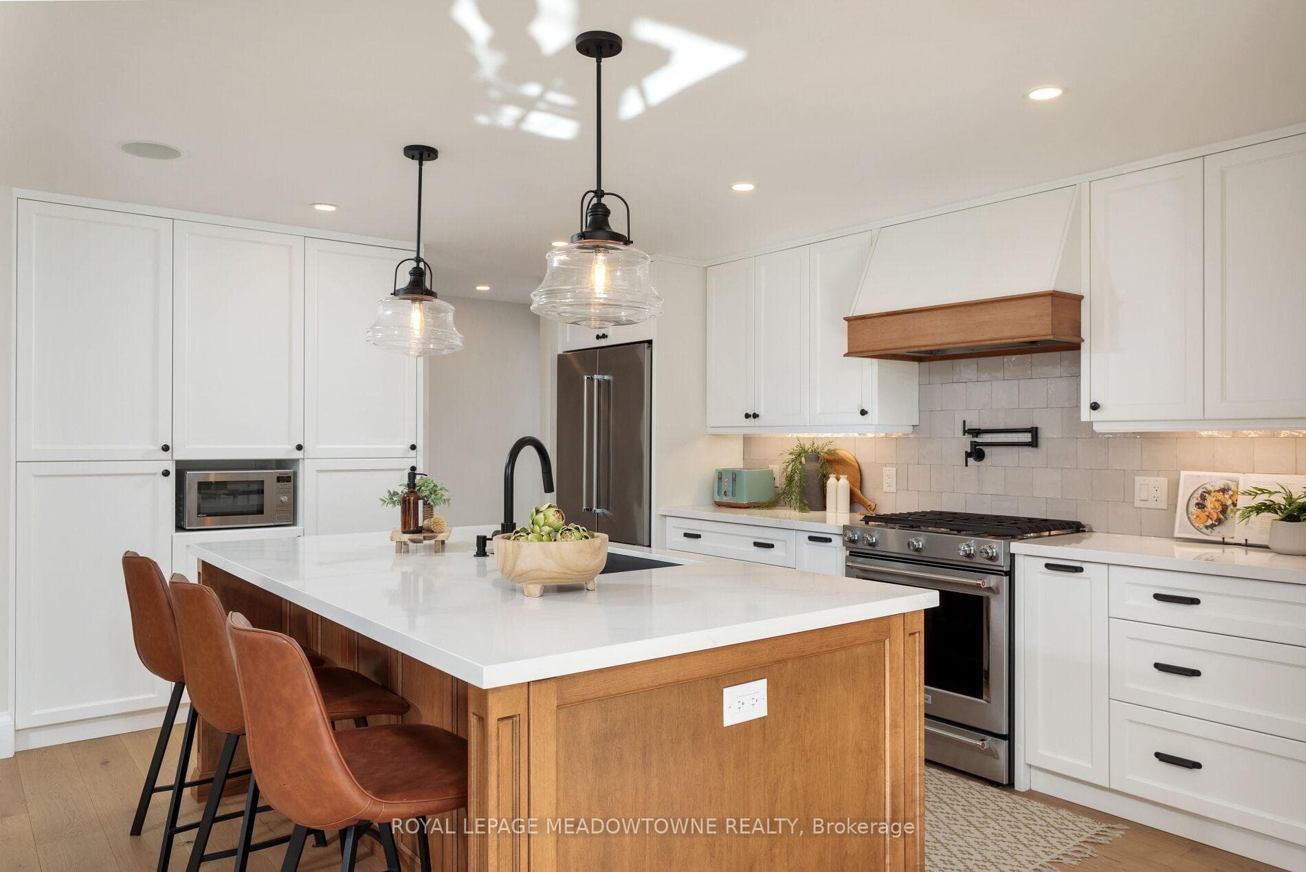 15 Irwin Crescent photo 7