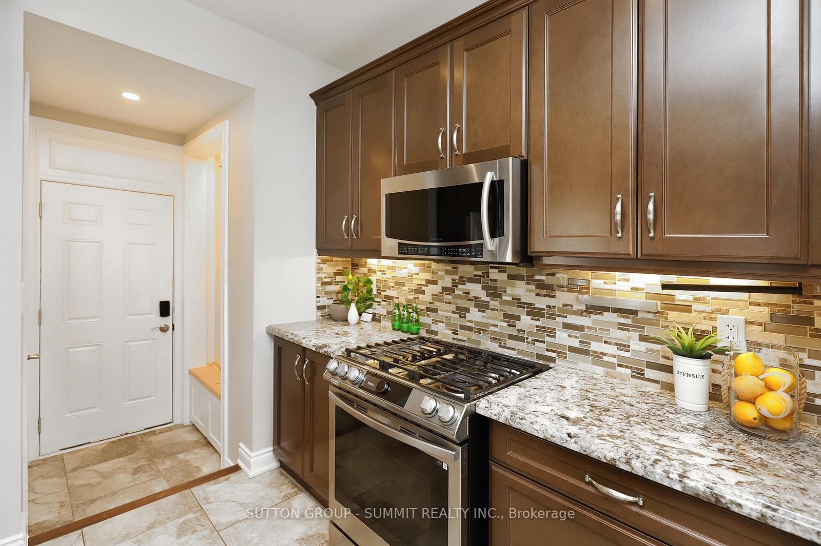 378 Blinco Terrace photo 12