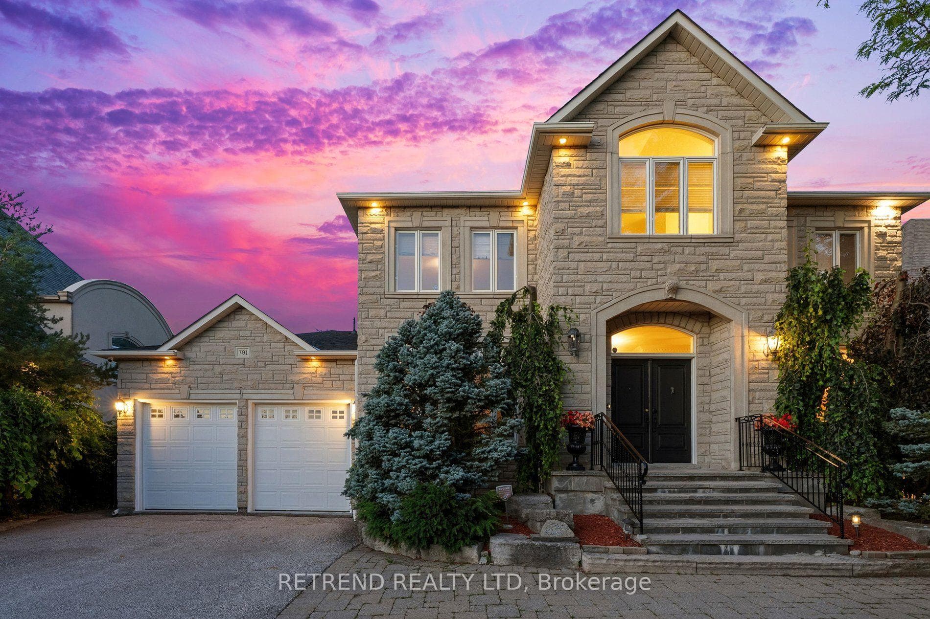 791 Clarence Street photo 43