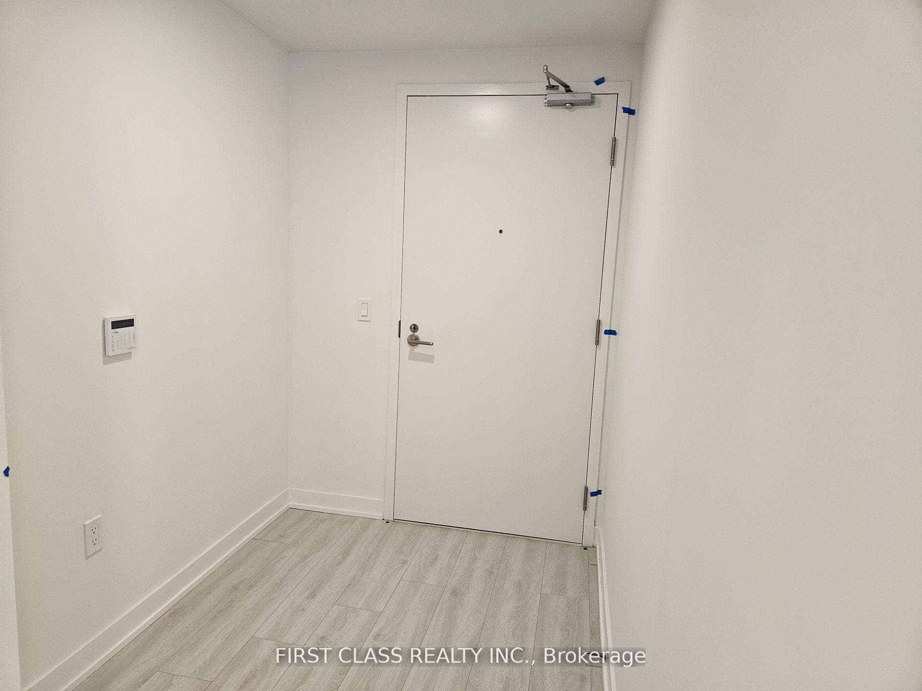 230 Simcoe Street Unit 2513 photo 3