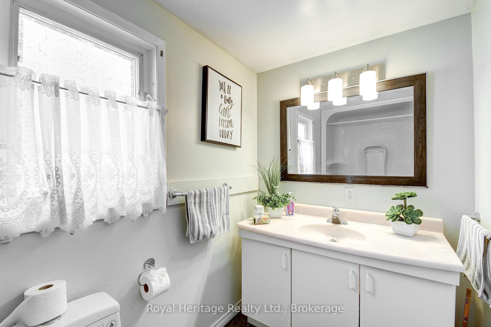 680 Round Lake Road photo 18