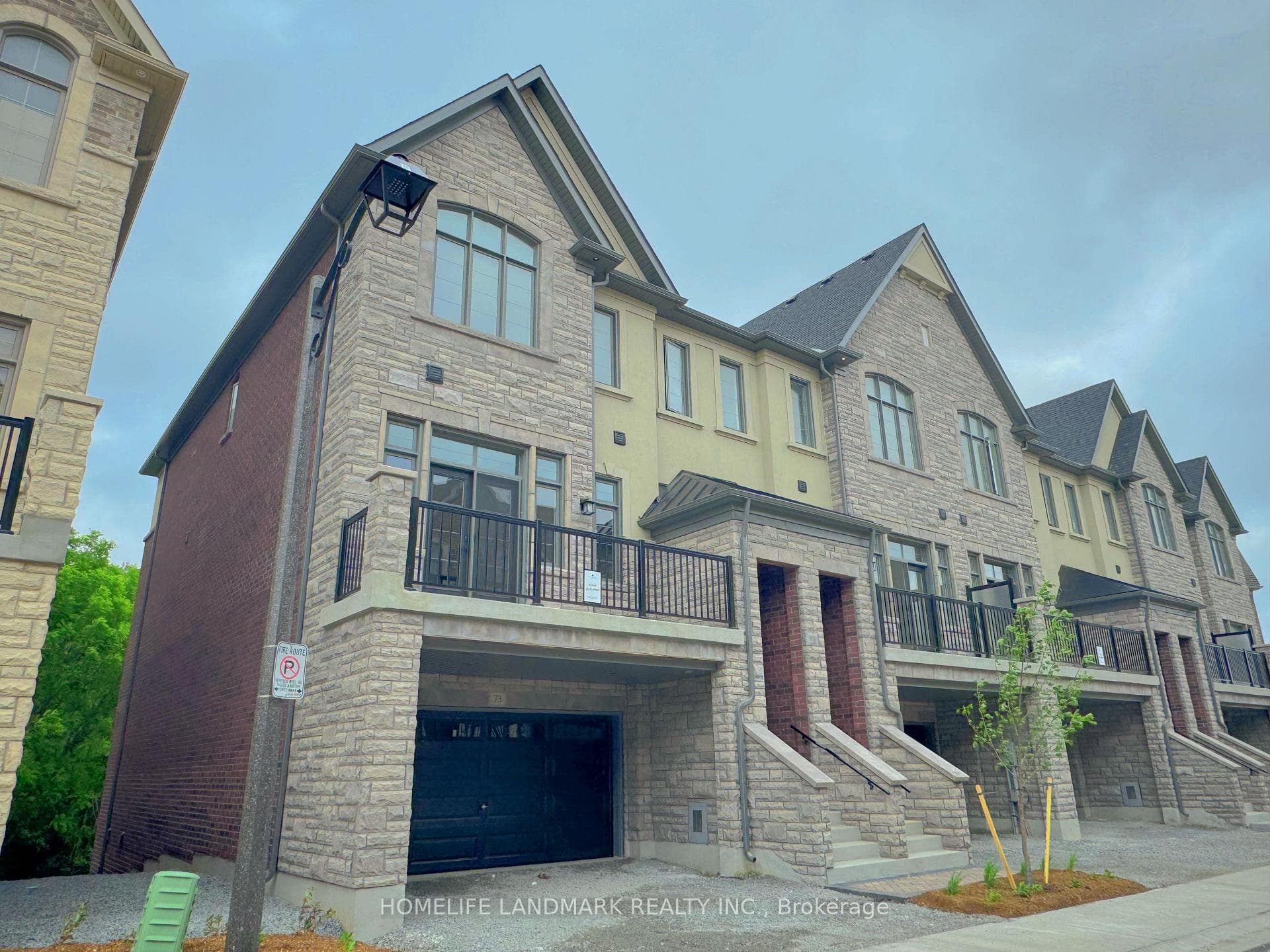 73 West Village Lane photo 1