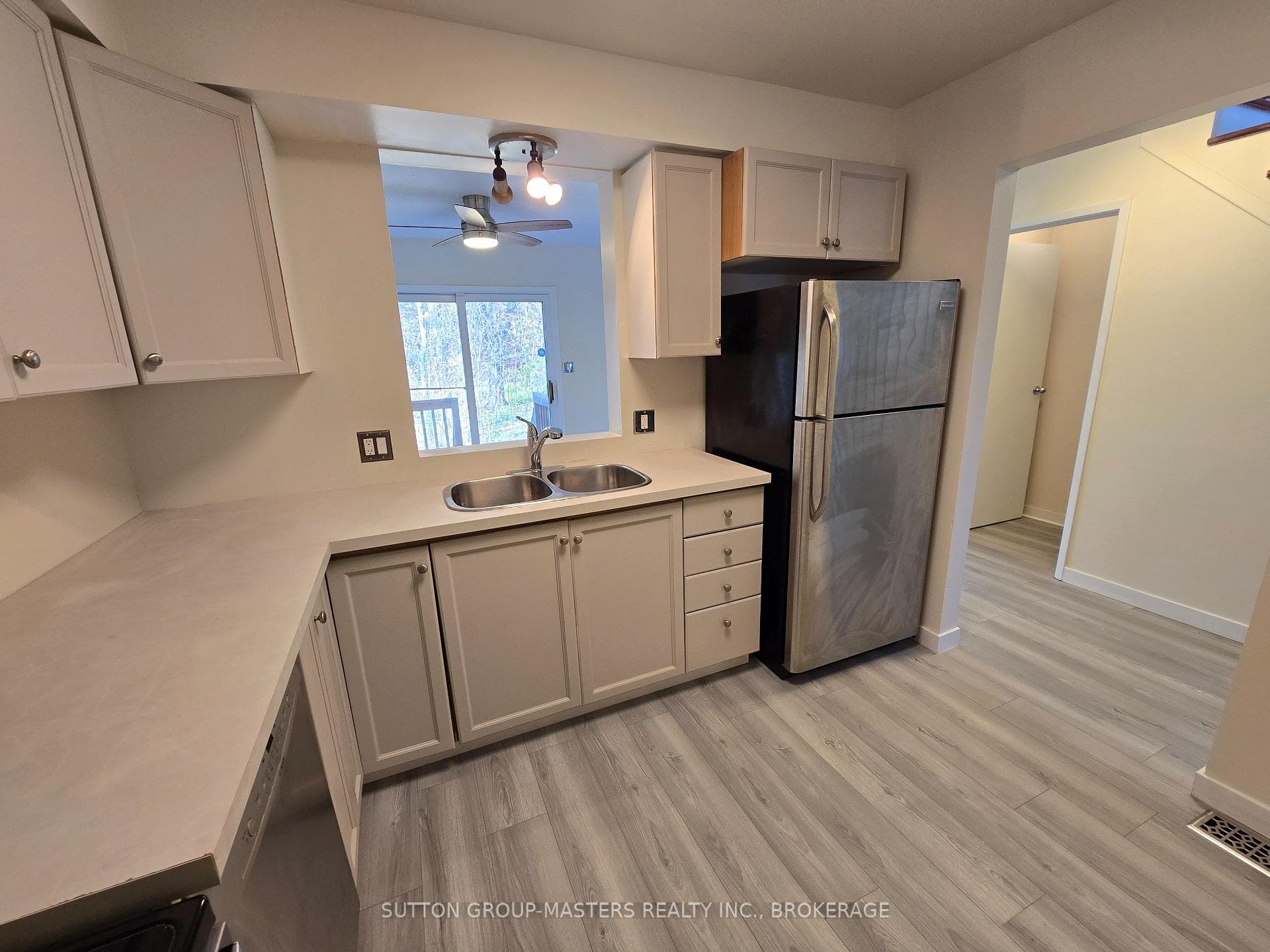 278 Vanguard Court photo 8