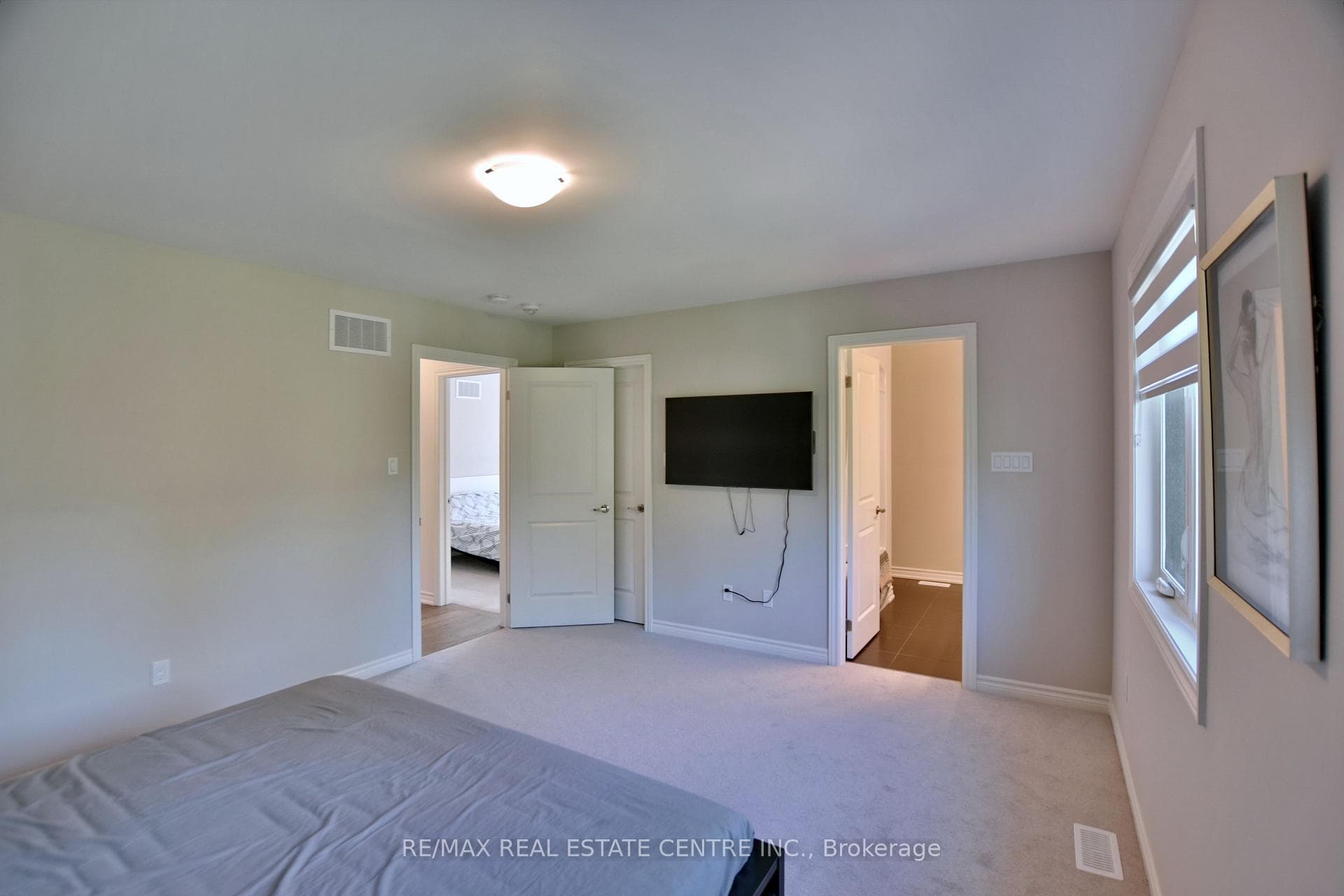 110 Sebastian Street photo 26