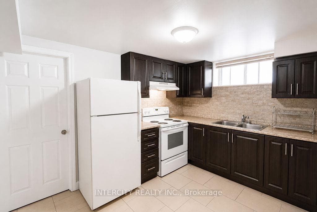 76 Felan Crescent photo 22