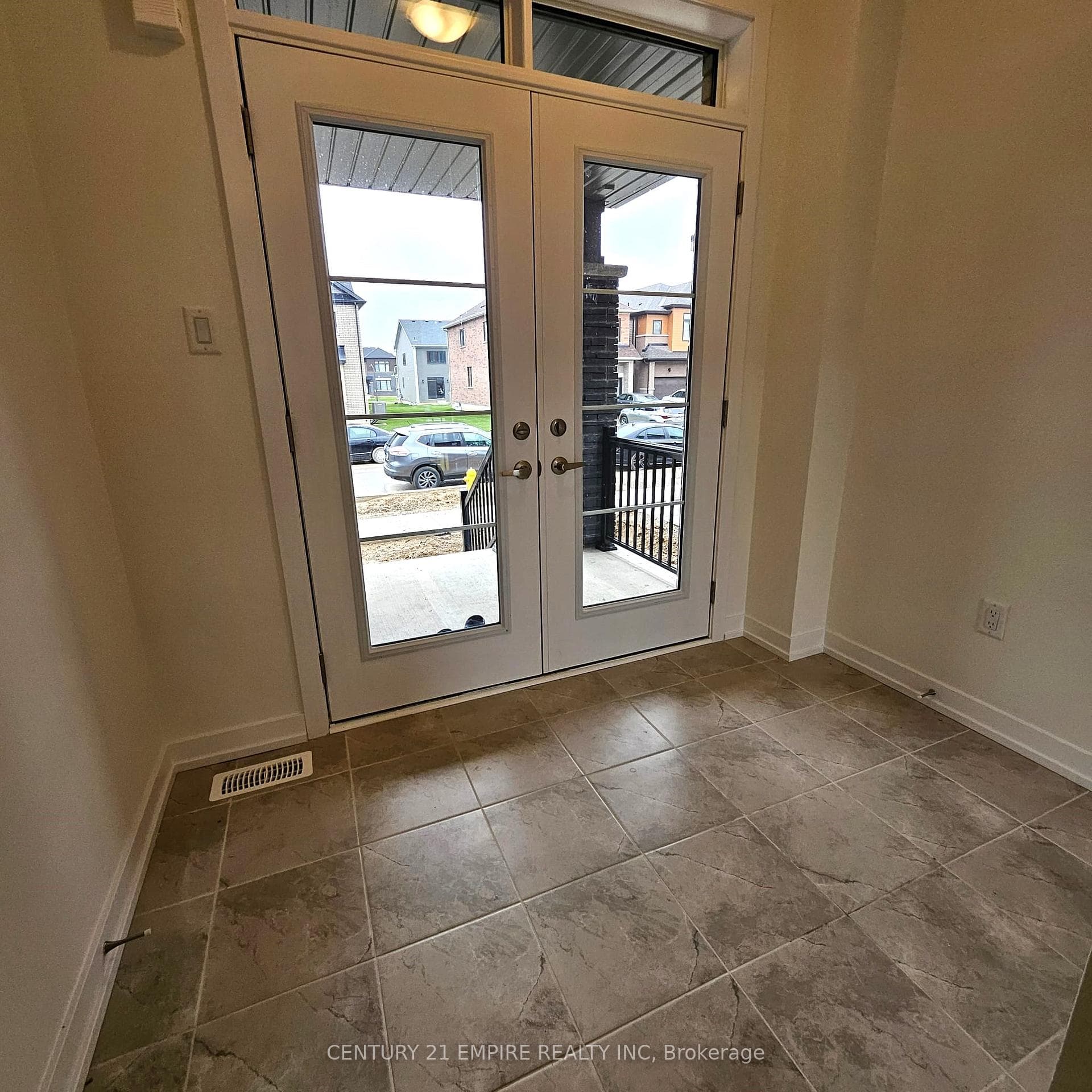 77 Monteith Drive photo 4