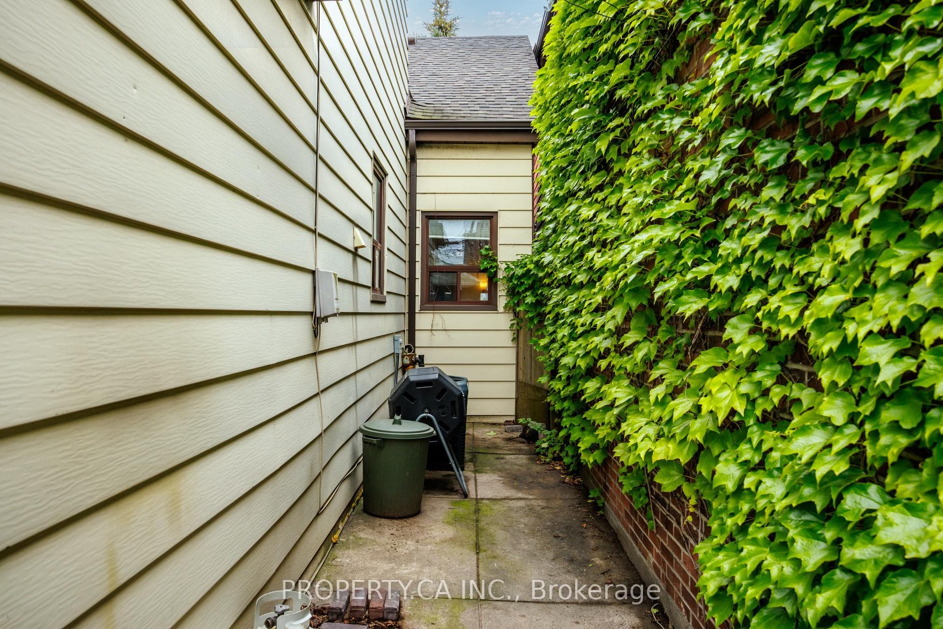 233 Clinton Street photo 29