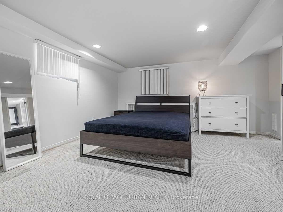 377 Mortimer Avenue Unit Bsmt photo 15