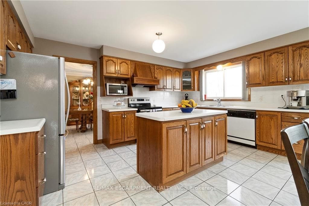 266 Sumach Drive photo 10