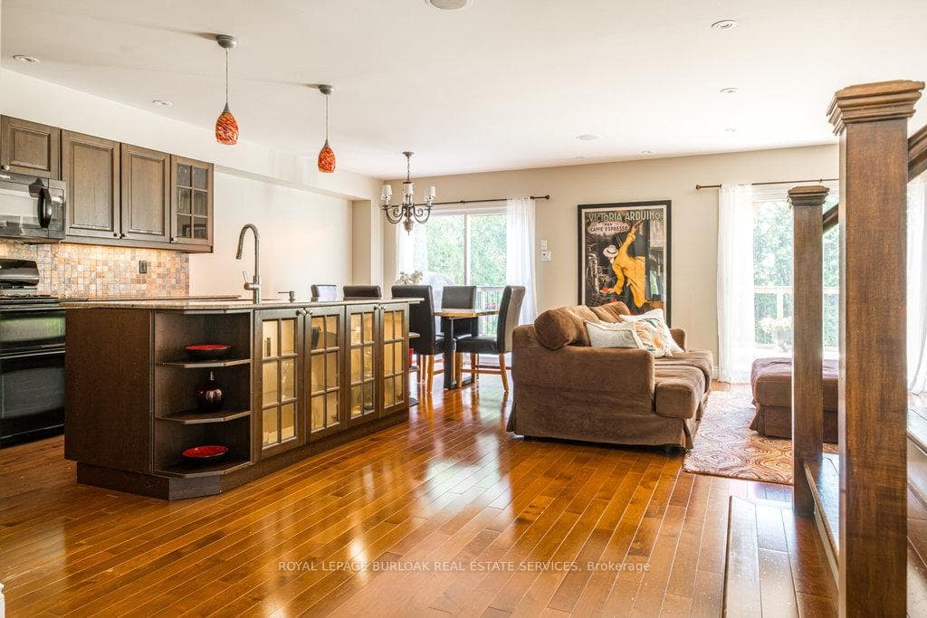 330 Strathcona Drive photo 15