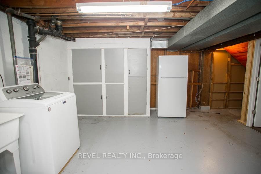 327 Erie Avenue photo 27