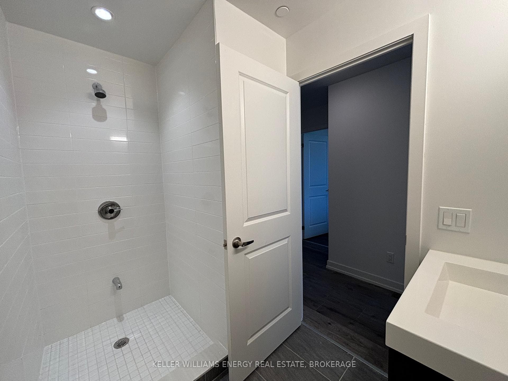 1010 Dundas Street Unit 316 photo 15