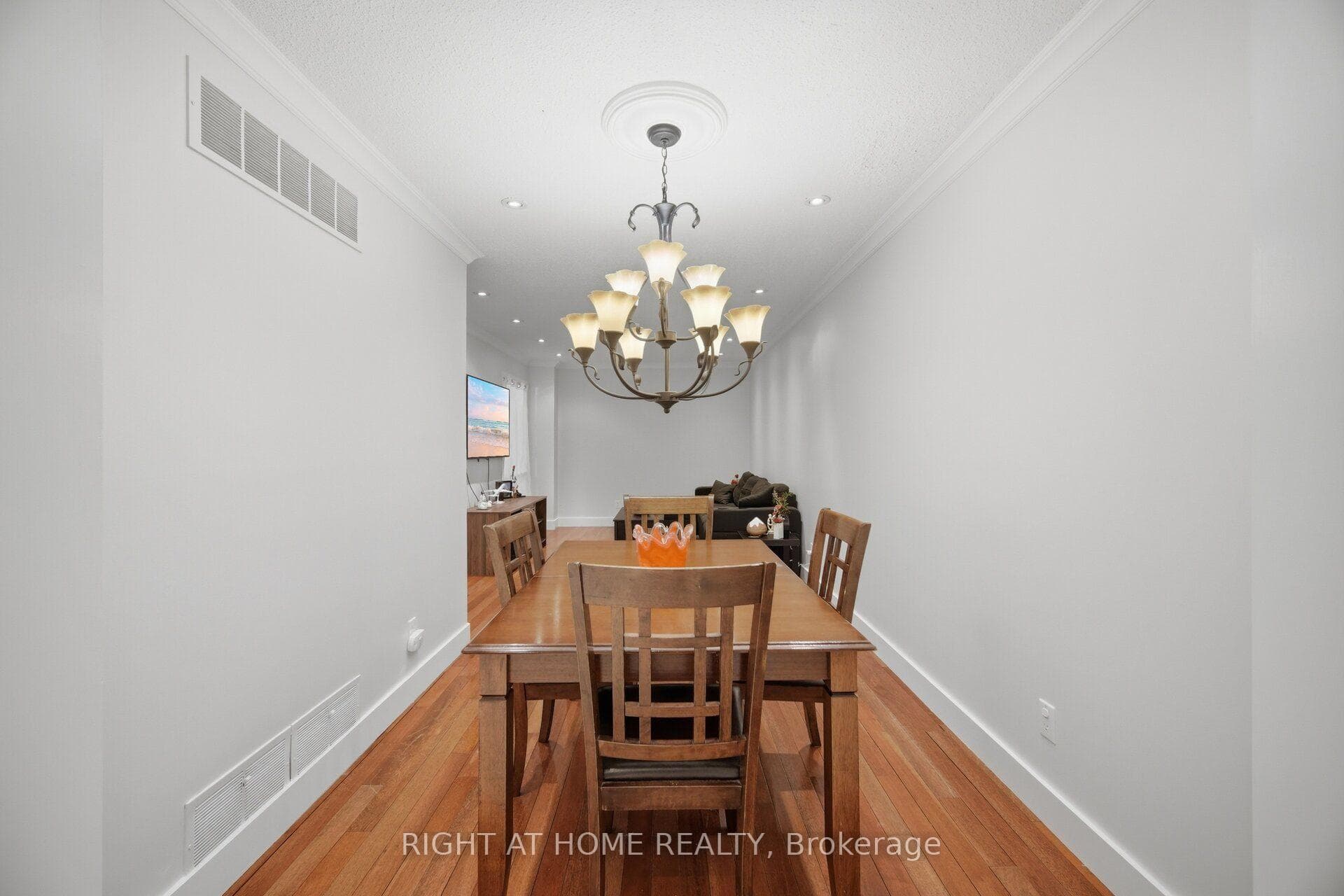 121 Bob O'link Avenue photo 8
