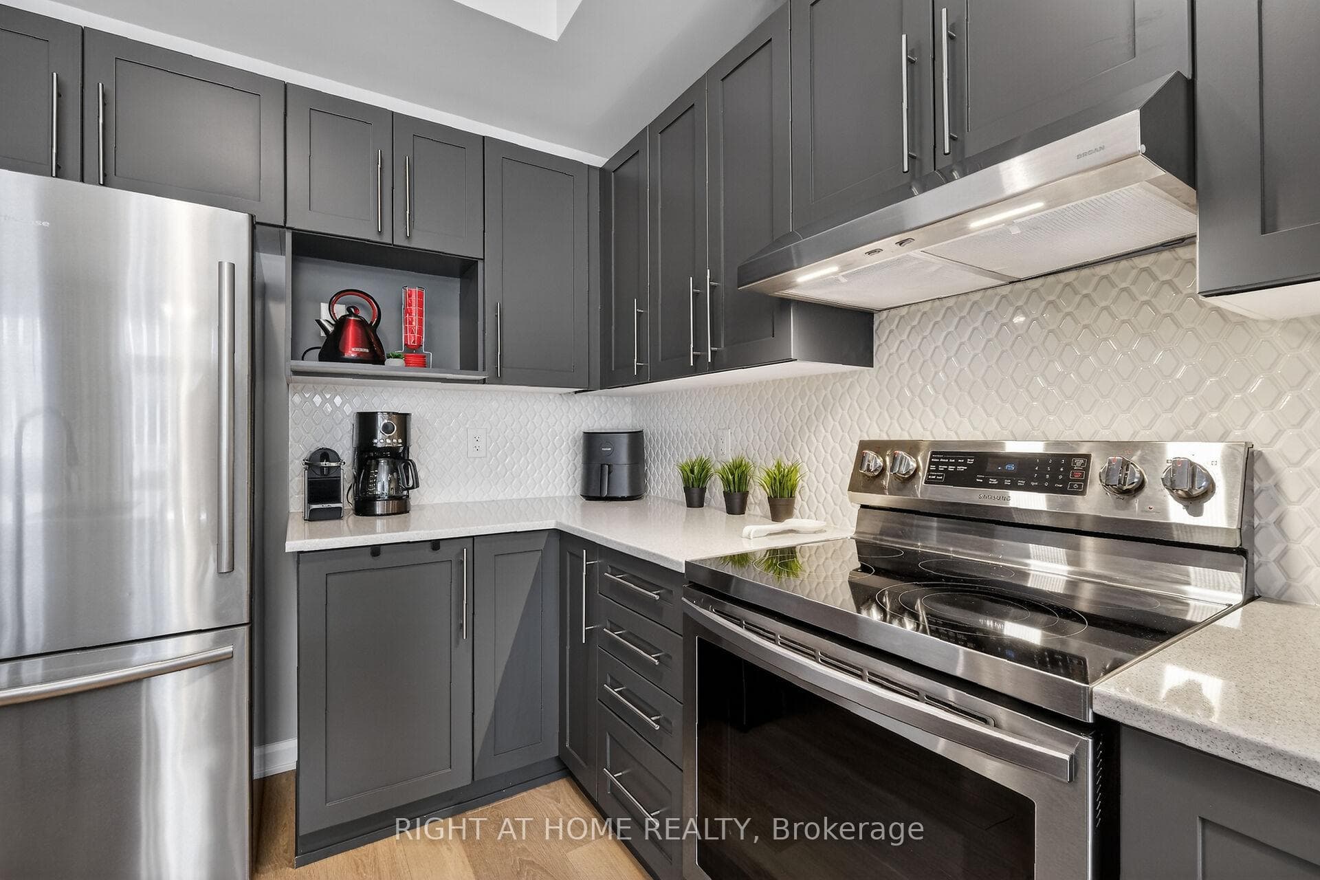 577 Decoeur Drive photo 20