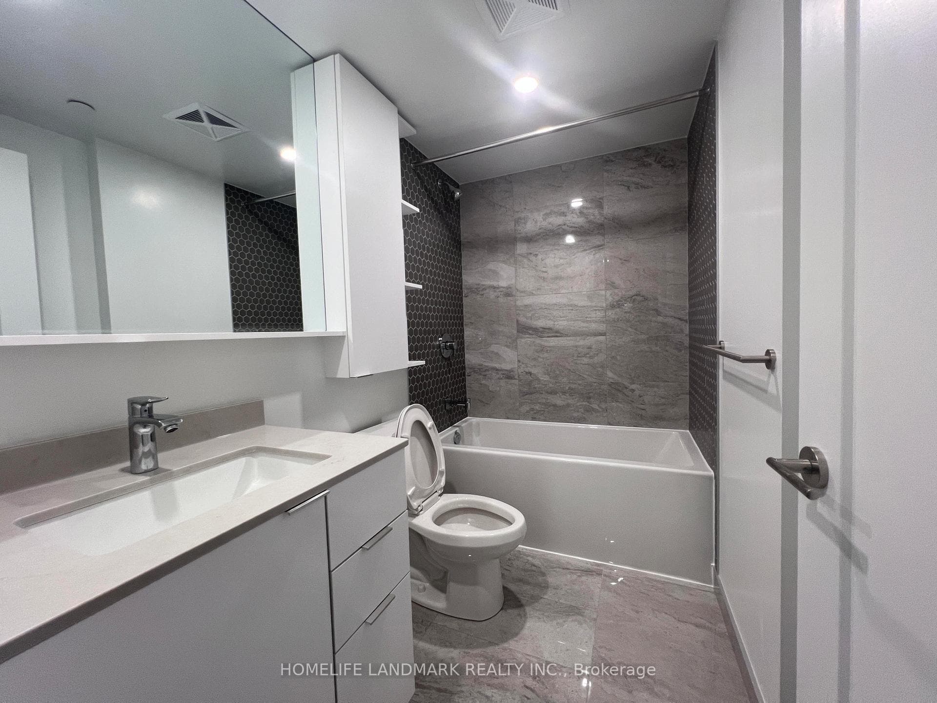 8 Cedarland Drive Unit 602 photo 6